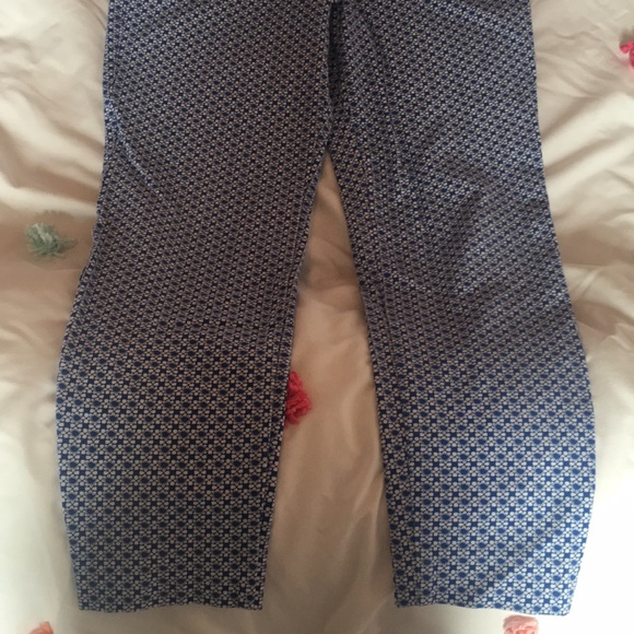 Old navy pixie pants- blue pattern - Picture 5 of 5
